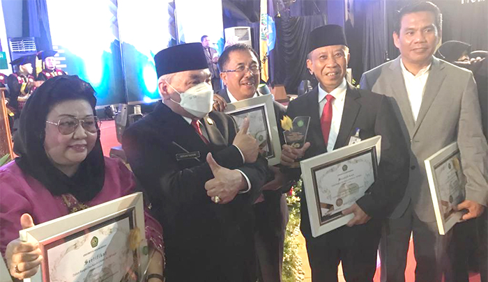 Tiga Legislator Raih Award Alumni Berdedikasi