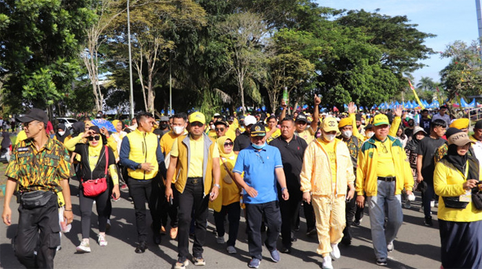 Berbagi Suka Cita di HUT Partai Golkar