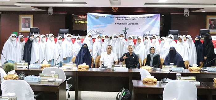 Kantor Dewan Digeruduk Siswa SMA ILHB