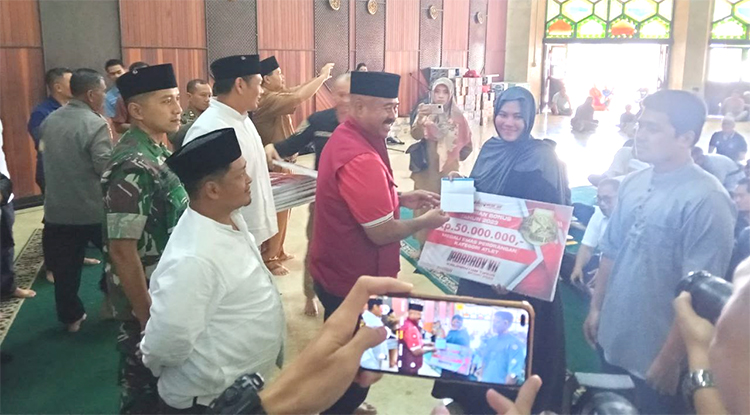 Tepati Janji Olahraga, Bupati Bagi-Bagi Duit Rp32 Miliar