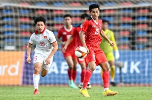 Taufany Muslihuddin (kanan) menjadi buah bibir setelah Timnas Indonesia U-22 mengalahkan Vietnam U-22. Foto: ANTARA FOTO/Muhammad Adimaja