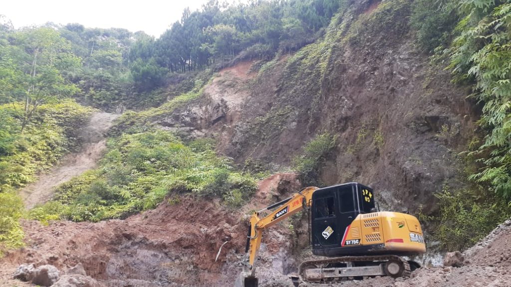 Proyek Galian C di Desa Condong Berdebu dan Ganggu Pengguna Jalan