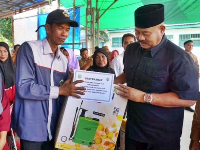 Serahkan Honor RT Bupati Kukar Berpesan Manfaatkan dengan Baik