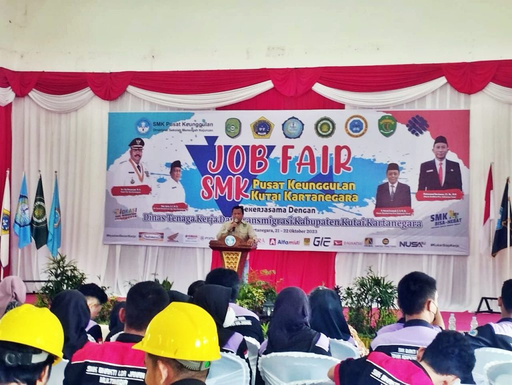 SMK Pusat Keunggulan dan Disnakertrans Kukar Gelar Job Fair