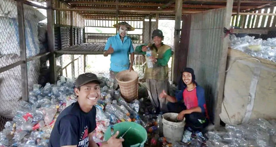 Desa Loa Duri Ilir Kelola Sampah Menjadi Produk Bernilai Ekonomis