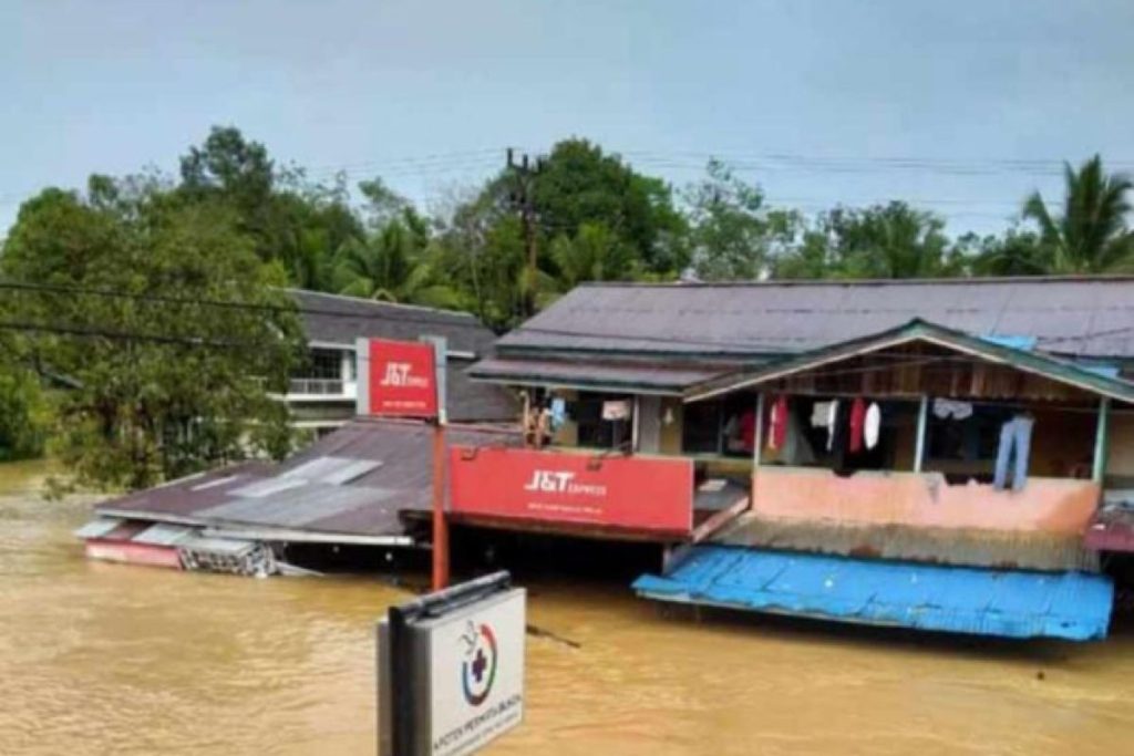 Sungai Embau Meluap Hingga Beberapa Desa DiKapuas Hulu Terendam Banjir