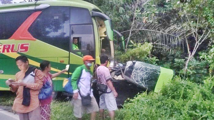 Kecelakaan Bus Jurusan Pontianak-Putussibau Tewaskan Dua Orang