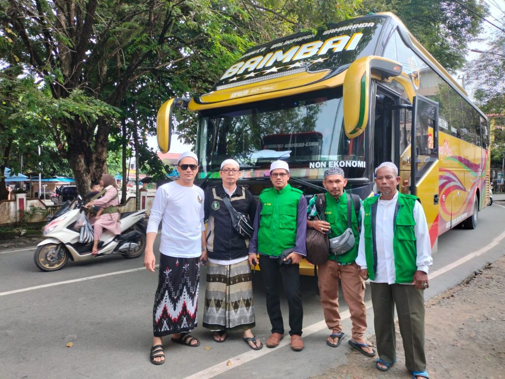 Rendi Solihin Berangkatkan Jemaah Kukar ke Guru Sekumpul