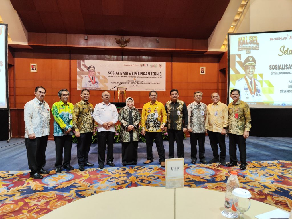 Gubernur Kalsel Berikan 9 SKPD Penghargaan Kalsel Procurement Award 2024