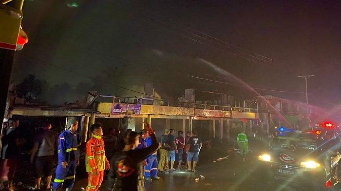 Menjelang Salat Tarawih, 8 Unit Ruko di Pasar Sungai Kunyit Terbakar