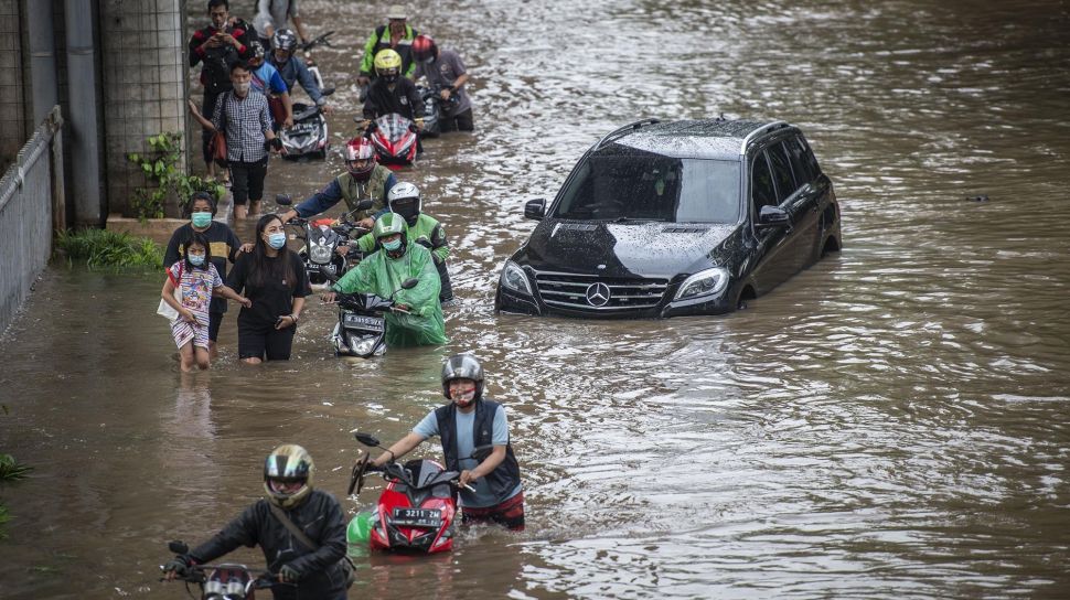 Banjir Jakarta: BPBD DKI Catatkan 4 RT dan 23 Ruas Jalan Terendam