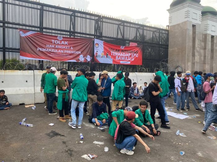 Dua Kubu Tolak Hak Angket Demo Didepan Gedung DPR RI