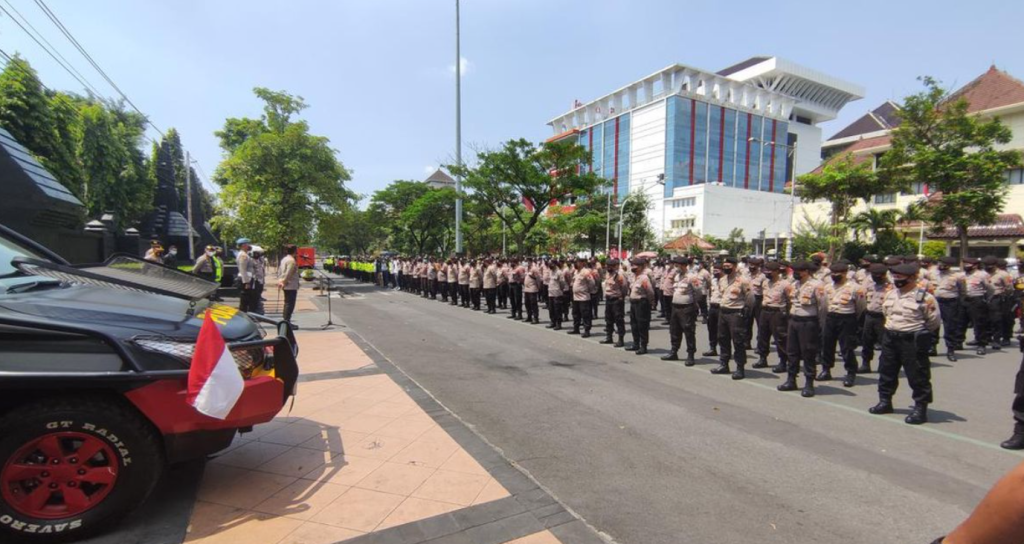 Aparat Gabungan Kawal Aksi Demo di KPU dan DPR