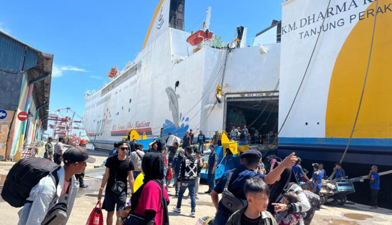 WFH Mempengaruhi Arus Balik Mudik: Pelabuhan Trisakti Banjarmasin Ramai