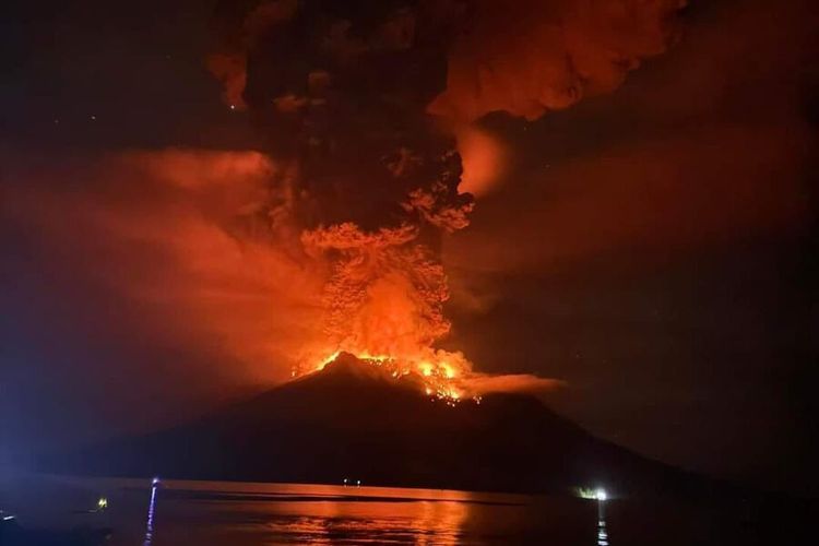 Kondisi Darurat: Gunung Ruang Erupsi, BMKG Ingatkan Bahaya Tsunami di Sekitarannya