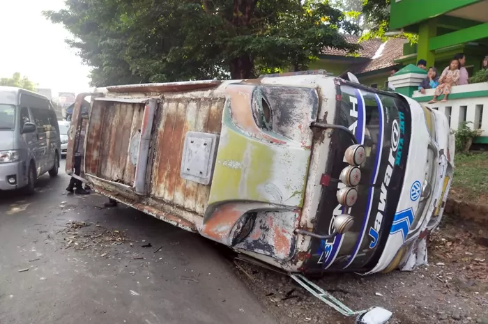 Diduga karena Rem Blong, Bus Rombongan Siswa SD di Jepara Alami Kecelakaan