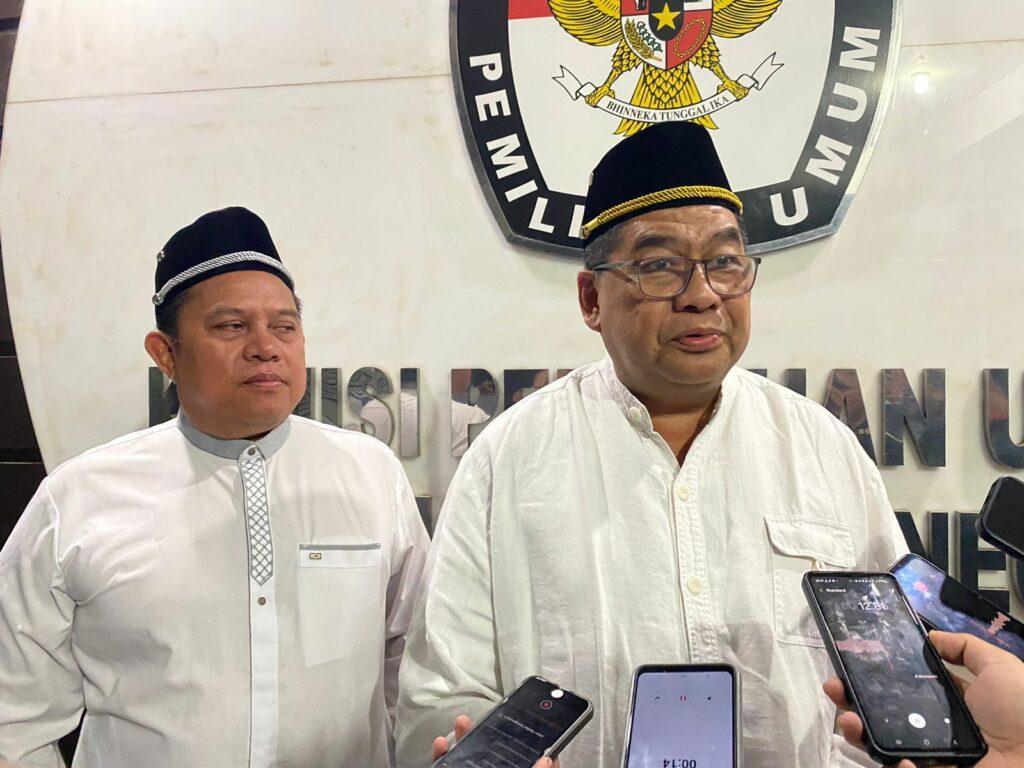 Calon Independen Pilkada Kukar Awang Yacoub Luthman-Ahmad Zais Serahkan Perbaikan Dukungan ke KPU