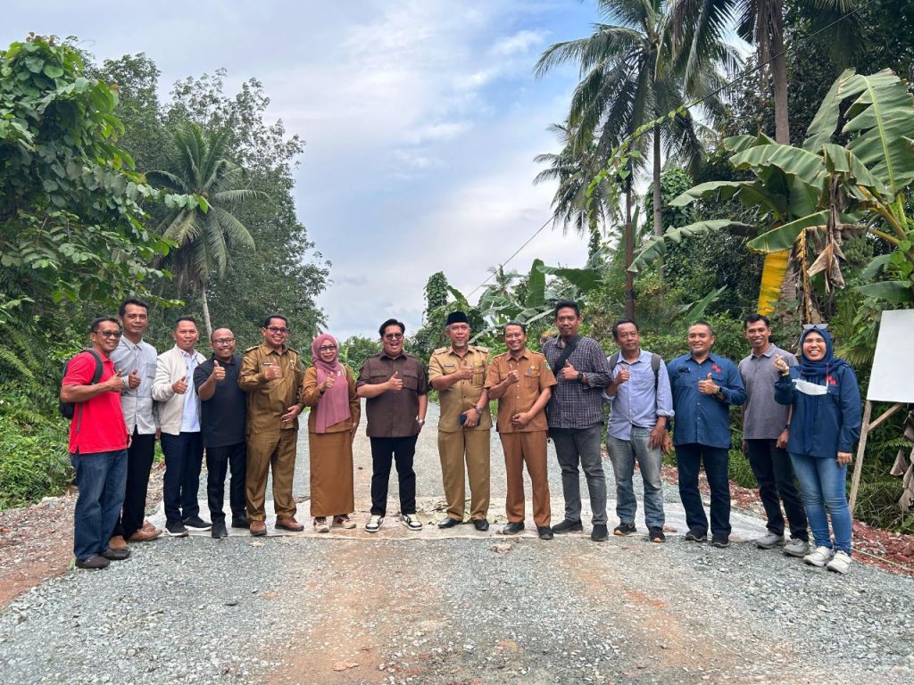 Wabup Kukar Tinjau Langsung Kondisi Jalan, “Gelombang Darat” di Tama Pole Mulai Diatasi