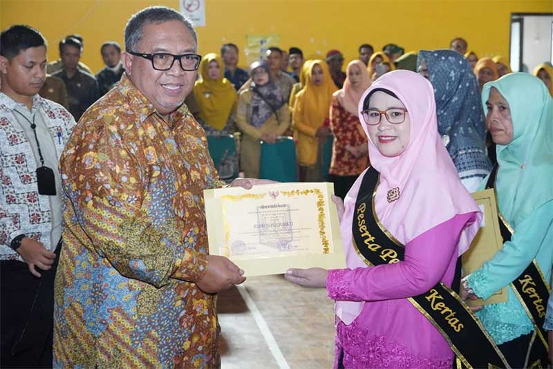 Bupati Marwan Berharap pada Ratusan Perahu Kertas Sukabumi yang Diwisuda