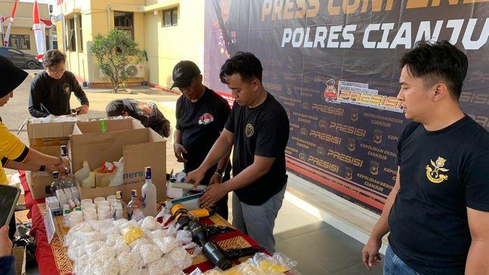 Pil Asam Urat Disulap Jadi Obat Keras Palsu, 4 Pemuda di Cianjur Diamankan Polisi