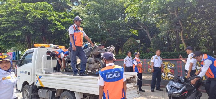 10 Kendaraan Terjaring dalam Razia Parkir Liar di Samarinda