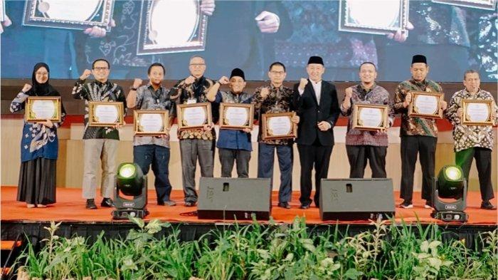 Sukses Kelola Zakat, Kabupaten Sukabumi Terima Baznas Jabar Award 2024