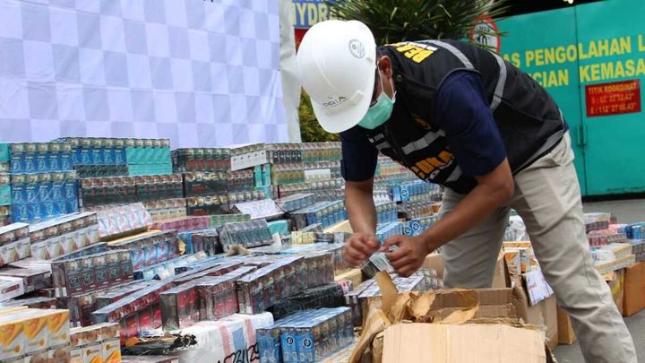 Mobil Bea Cukai Kecelakaan di Tol Jombang Saat Kejar Elf Pengangkut Rokok Ilegal