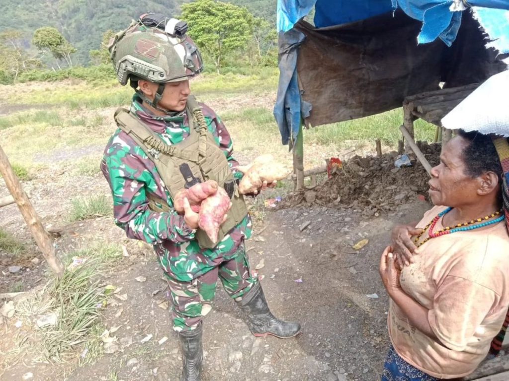 atgas Mobile Yonif 323 Kostrad Borong Hasil Tani untuk Dukung Perekonomian Mama Papua