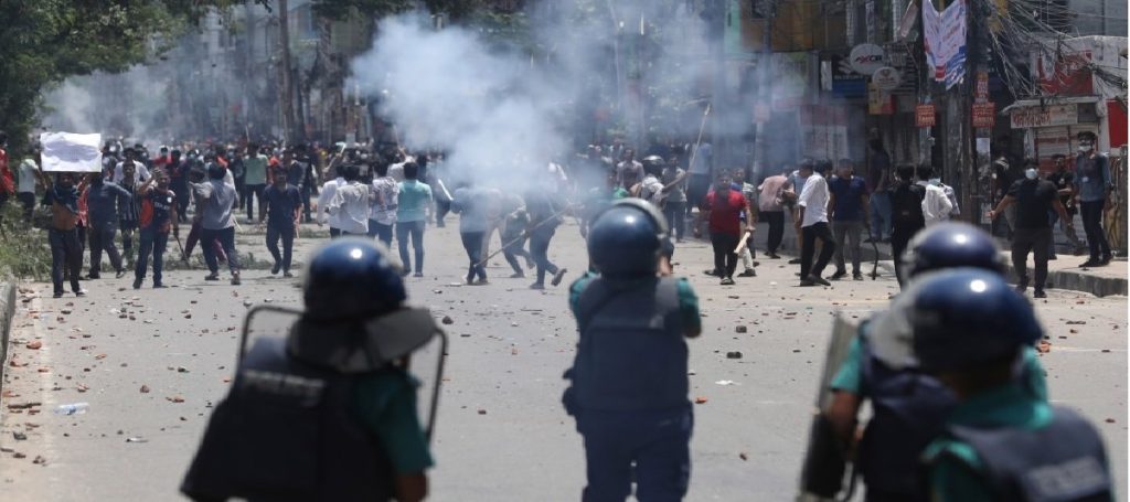 32 Tewas dalam Kerusuhan di Bangladesh, Pengunjuk Rasa Bakar Kantor TV Negara