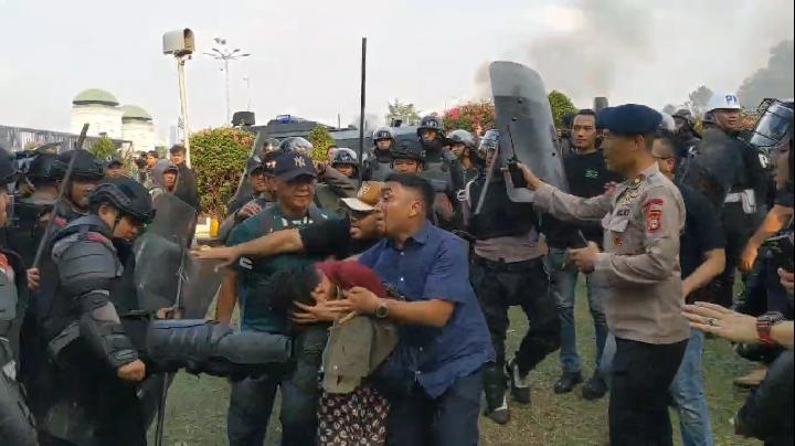 Komnas HAM: Ada Indikasi Penggunaan Kekuatan Berlebihan oleh Aparat dalam Pembubaran Unjuk Rasa di DPR