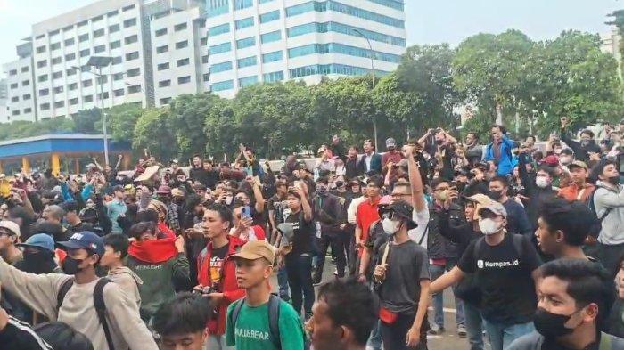 Kondisi Pendemo yang Ditangkap di DPR: Bibir Pecah, Hidung Patah, dengan Dukungan 20 Pengacara