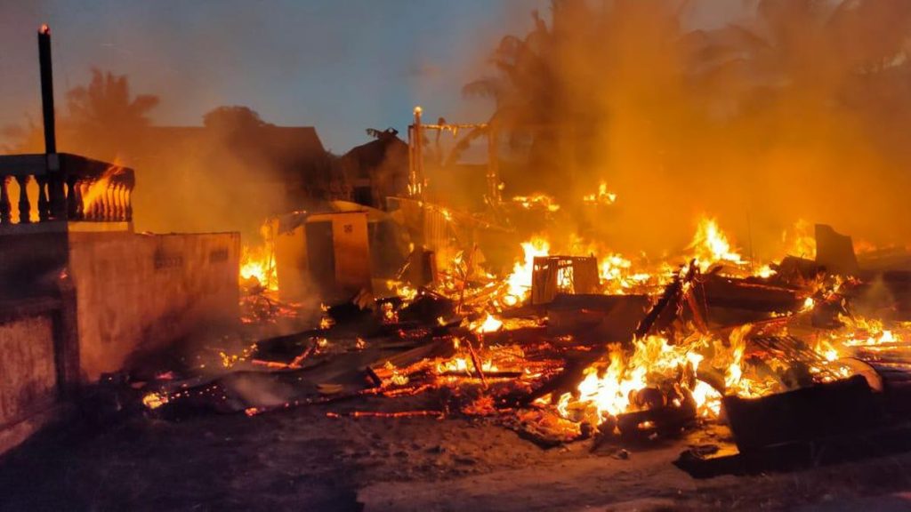 Tiga Rumah di Gang Polewali Samarinda Hangus Terbakar