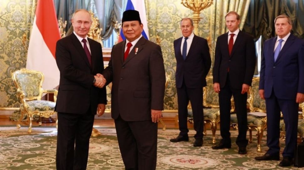 Jabat Tangan Prabowo dan Vladimir Putin Ternyata Memiliki Makna Mendalam