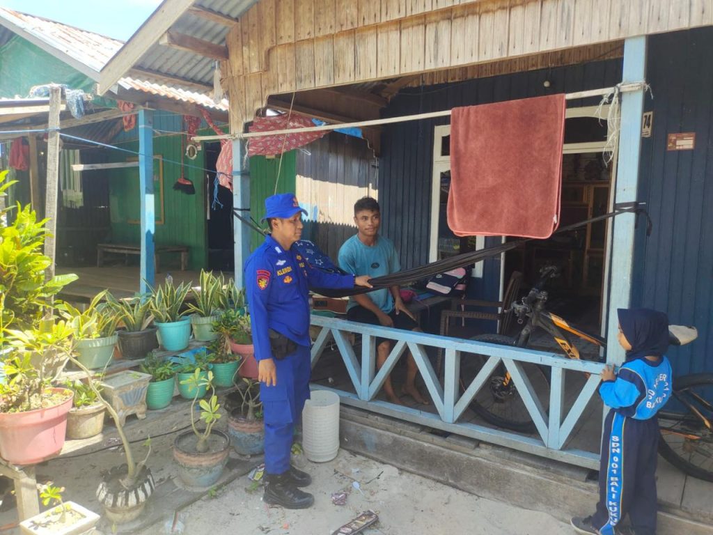 Program Bersih Pesisir Polsek Marangkayu Di Pantai Biru Kersik