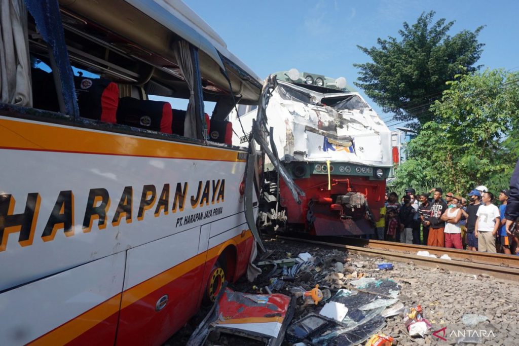 Tragedi di Afsel: 5 Anak Meninggal dan 20 Terluka Akibat Tabrakan Bus dengan Kereta