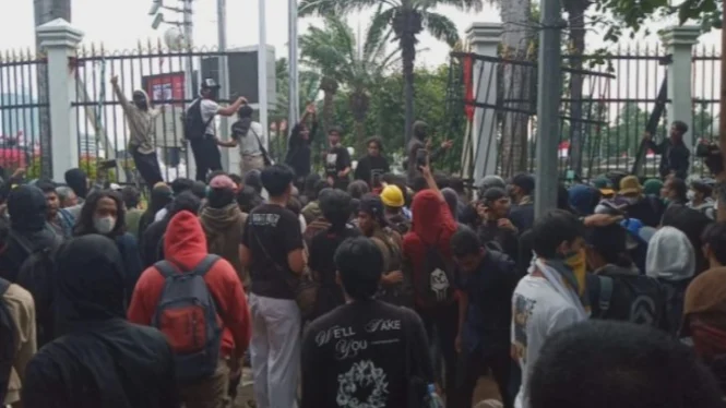 Tolak RUU Pilkada, Mahasiswa Lagi-lagi Jebol Pagar DPR