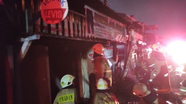 Rumah di Kalibaru Cilincing Terbakar: 2 Unit dan 11 Petugas Gulkarmat Tiba di Lokasi