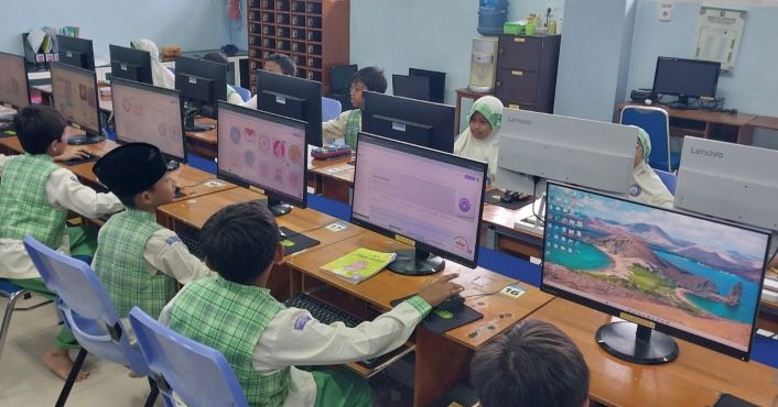 Sebagai Kado Spesial HUT ke-79 RI, Siswa SDMM Hadirkan Game Tarik Tambang