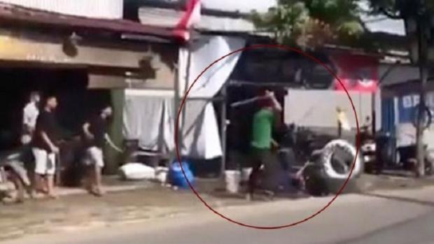 Tukang Cukur di Morowali Bacok Pelanggan, Diduga Karena Komplain, Viral di Media Sosial