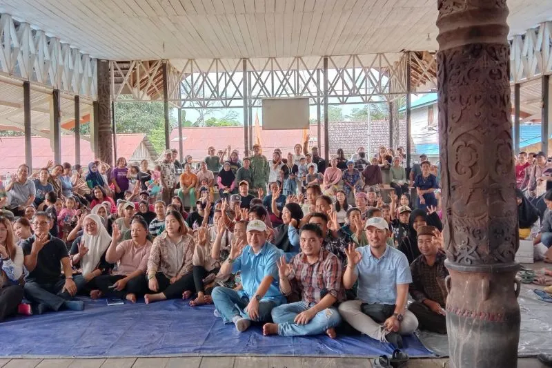 Warga Sambut Antusias Kampanye Paslon MANIS di Kampung Lutan