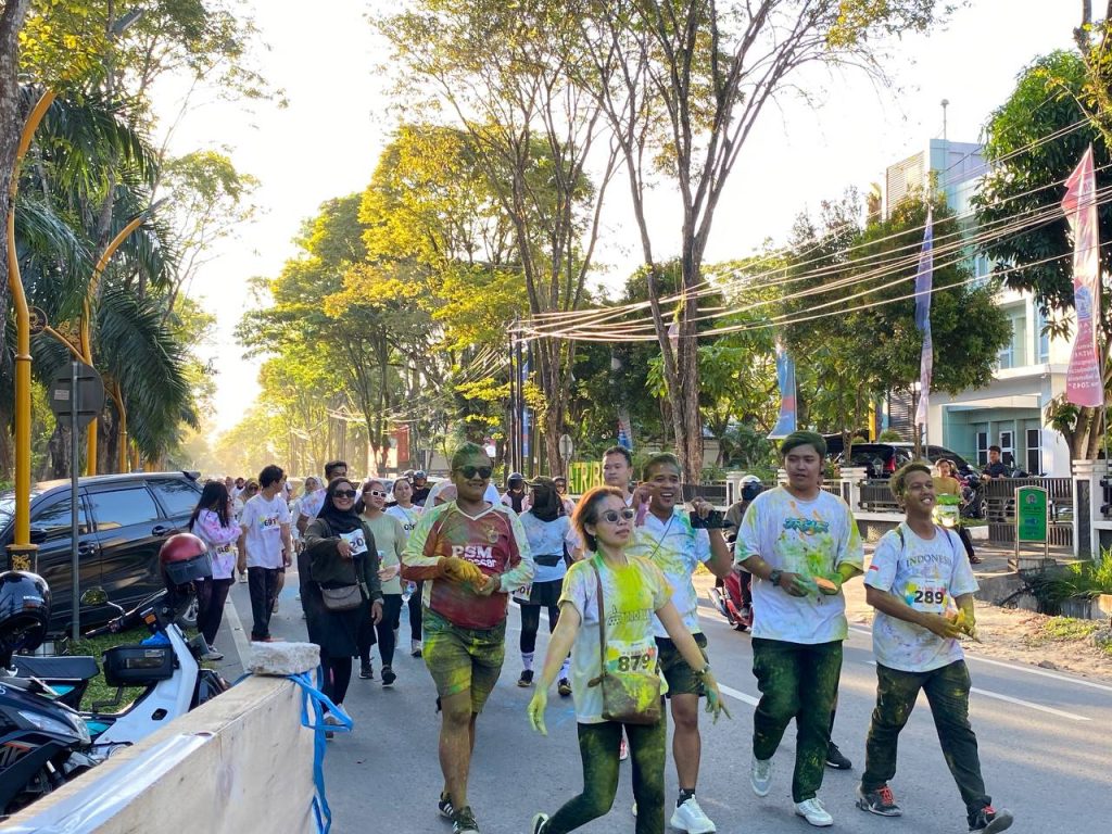 Keceriaan dan Kebersamaan: Color Run Pertama di Kalimantan