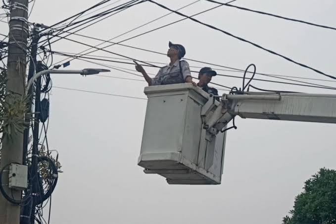 Tindak Lanjut Aduan Warga, Dishub Perbaiki 42 PJU Rusak di Kota Sukabumi