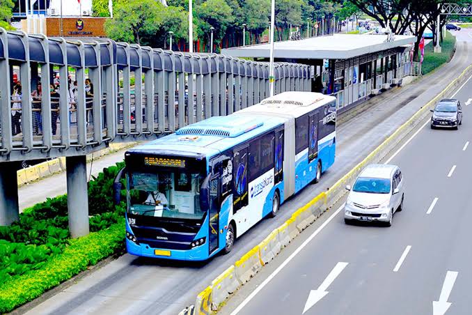 Setelah Mengadang TransJakarta dengan Golok, IMZ Juga Merusak Mobilnya Sendiri