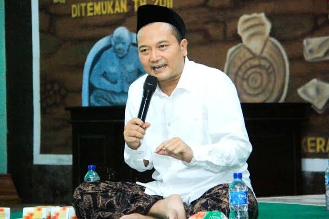 Menjelang Debat Perdana, Gus Makki Hanya Mengandalkan Madu Sebagai Persiapannya