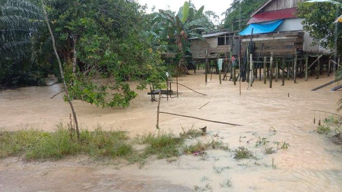 Banjir di Labangka Barat PPU, Warga Hadapi Rumah Terendam