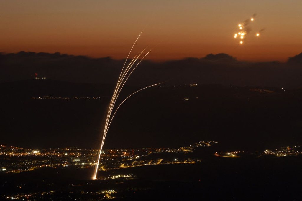 Konflik Memanas: Israel Diserang 80 Roket, Perang Melebar ke Negara Baru