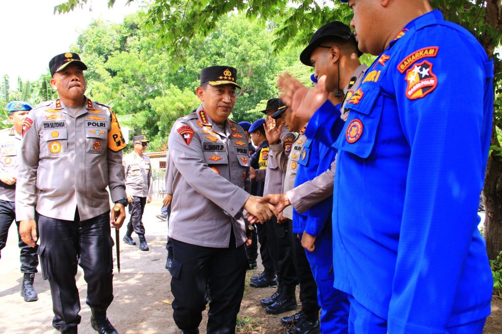 Kapolri Pantau Langsung Kondisi Pengungsi Erupsi Gunung Lewotobi di NTT