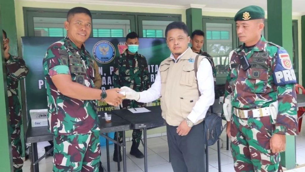 Cegah Narkoba, Yonarmed 9 Kostrad Bersama BNN Adakan Sosialisasi dan Tes Urine