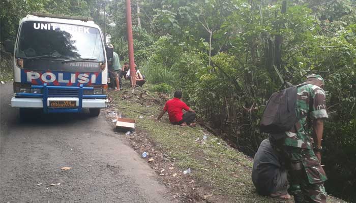 Insiden Truk Terperosok di Tanjakan Cisarakan Buniwangi