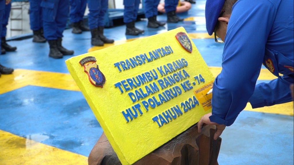 HUT ke-74 Polairud, Ditpolairud Polda Kaltim Gelar Transplantasi Terumbu Karang untuk Pelestarian Laut